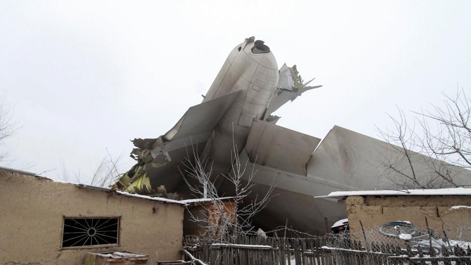 32peoplekilledascargoplanecrashintoavillagenearkyrgyzstan